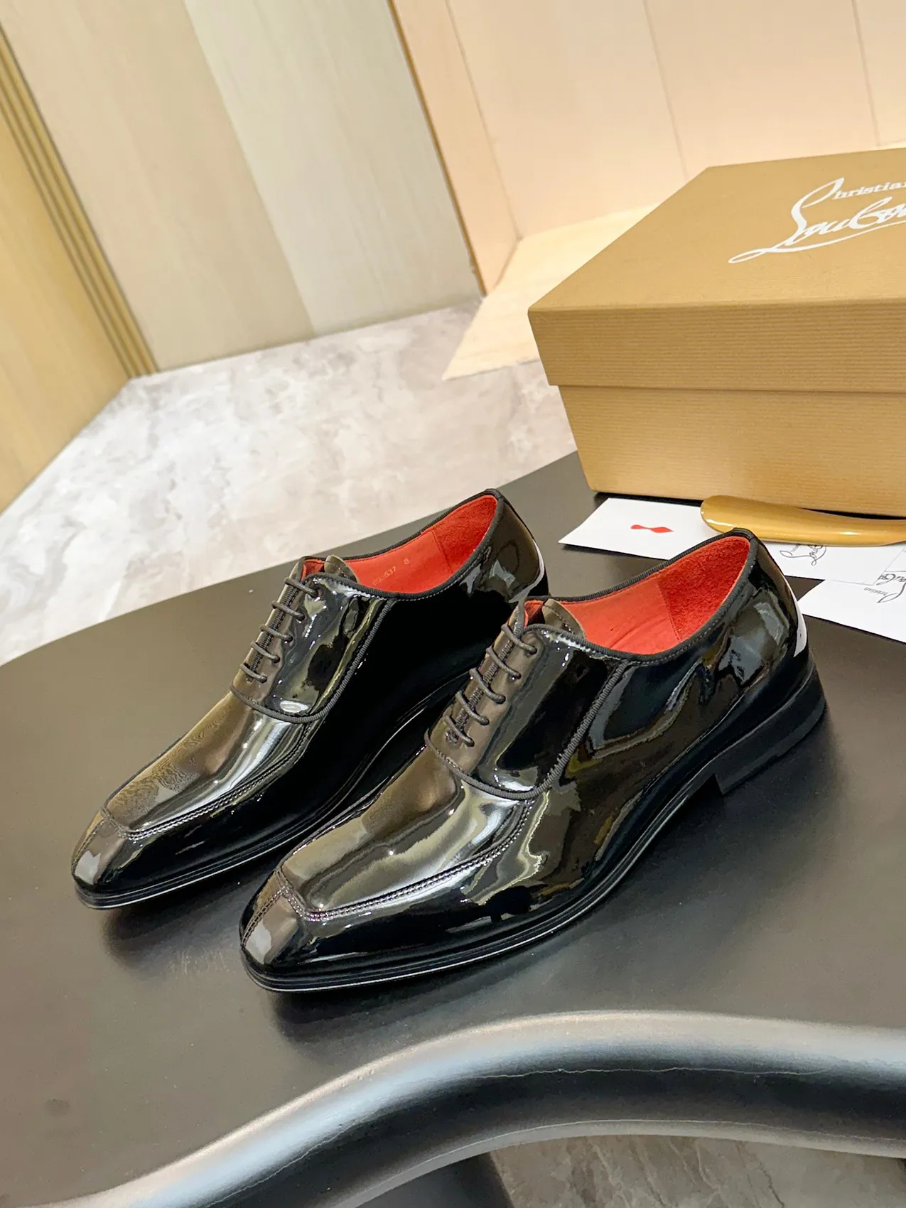 [CL red sole shoes] Top P: 1020💰 Size 39-44 (⚠️38.45.46.47 custom-made, non-returnable and non-exchangeable) 🆑High-end men's business formal leather shoes, original authentic top quality goods ••✅💯 Top original order purchasing agent! Original imported patterned cowhide ➕Imported cowhide lining ➕Cowhide feet ➕Original leather outsole~🉑️Feel free to compare the authentic ones!